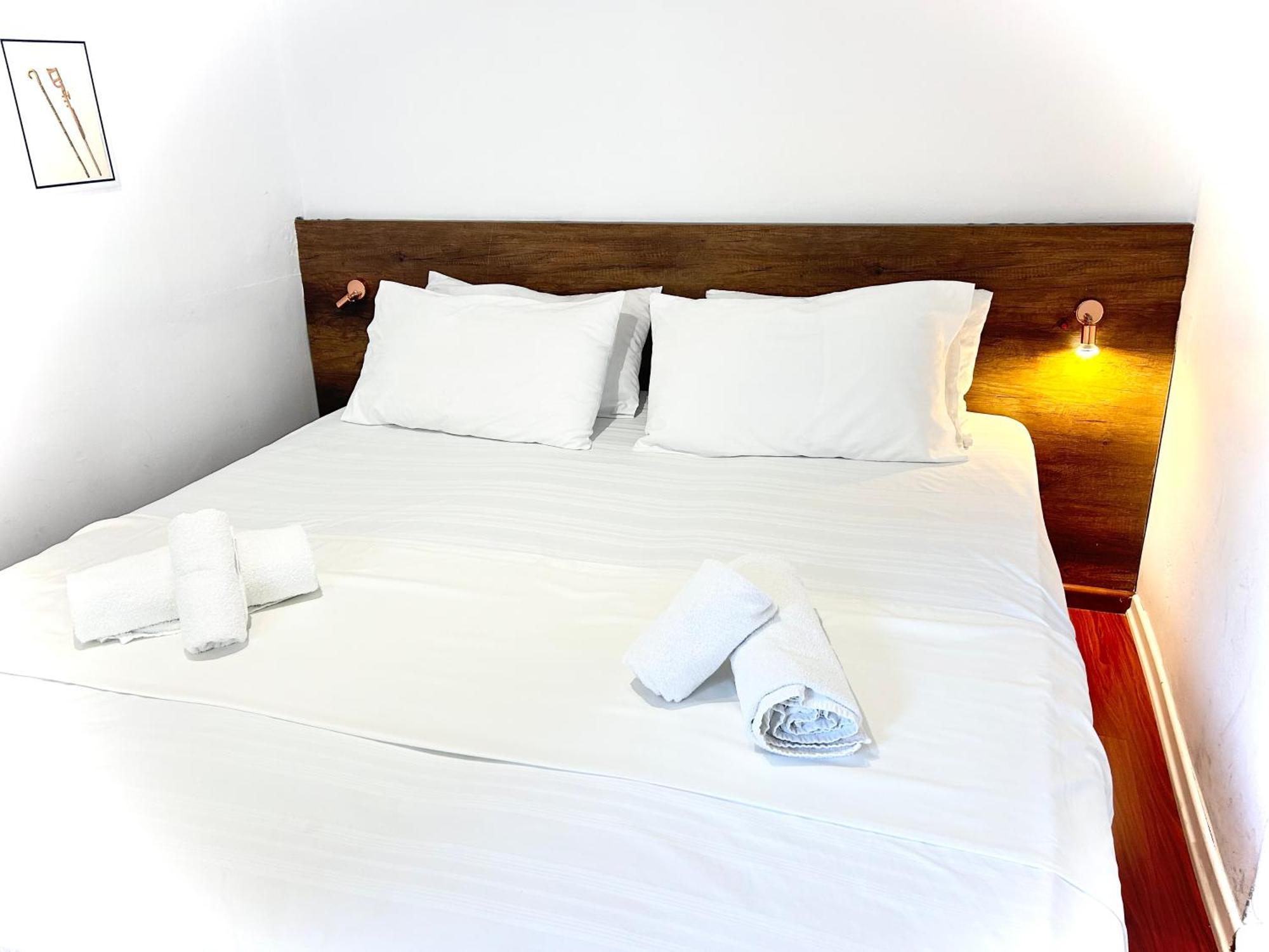 Hotel Budget Retreat & Tirana