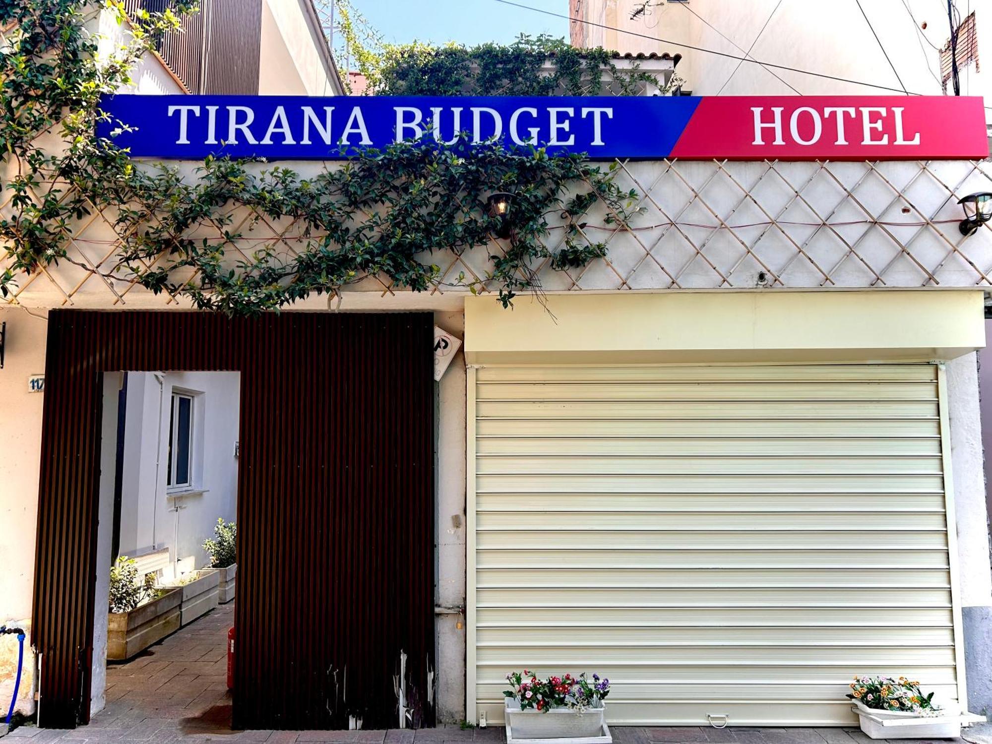 Hotel Budget Retreat &