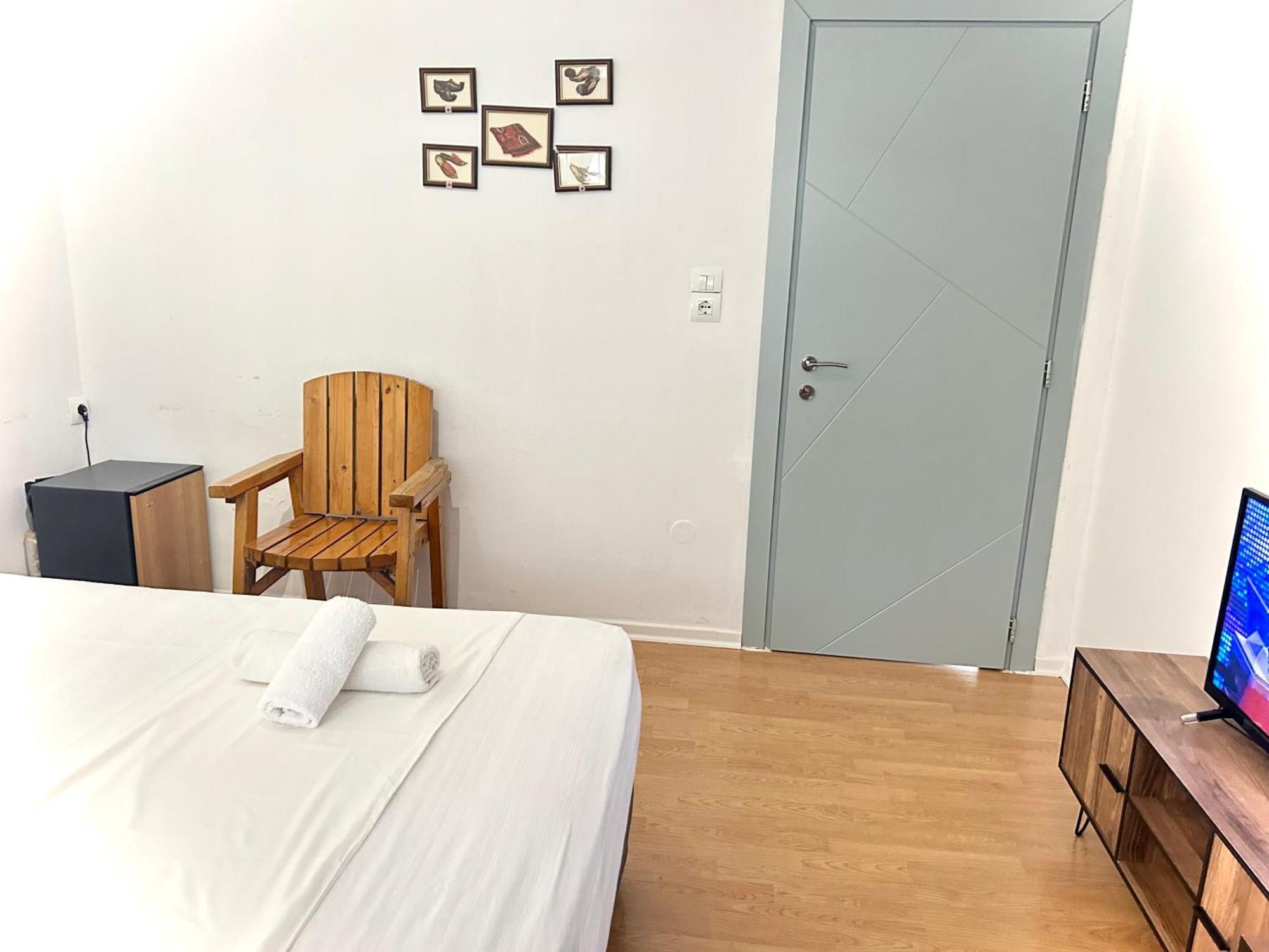 Hotel Budget Retreat &
